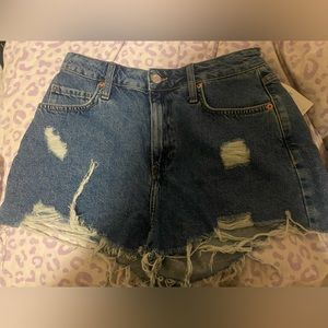 high rise shorts from forever 21, never worn, and also still has the tag.